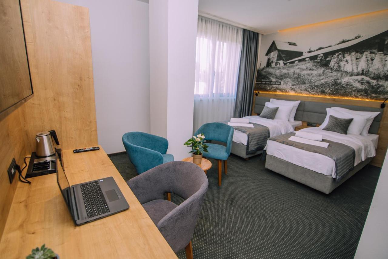 Hotel Salis Tuzla Exterior photo